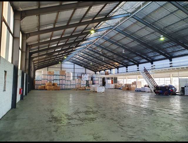 1,600M² FACTORY TO LET IN TRIANGLE FARM